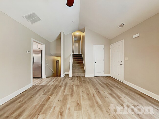 Building Photo - 1656 Deer Creek Ln