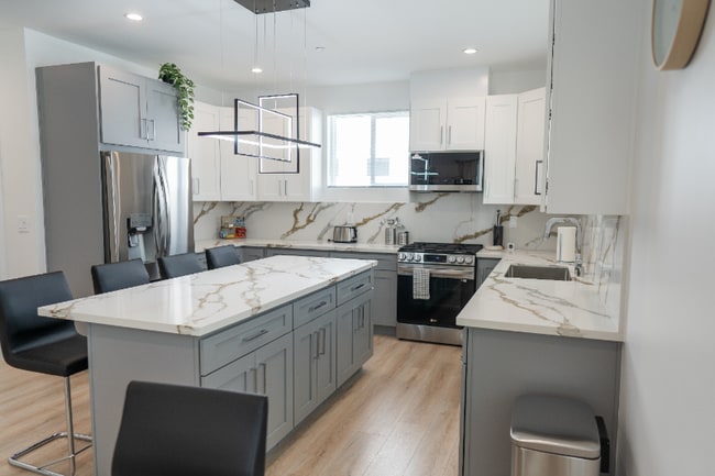 Photo - 4831 Riverton Ave Townhome
