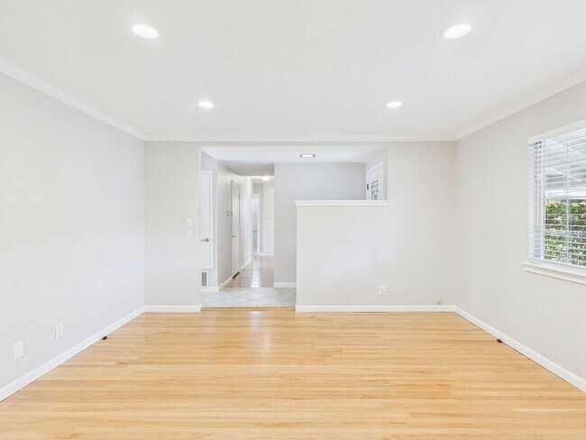 Foto del edificio - Stunning Turnkey Home in Cambrian!