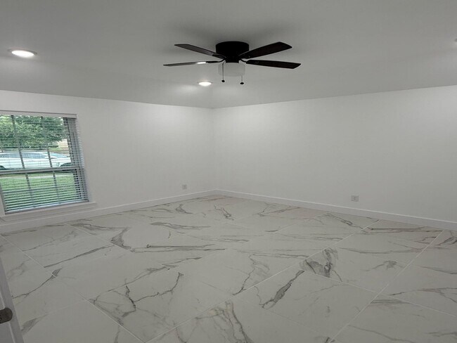 Foto del edificio - 5224 Kendall Glen Ct