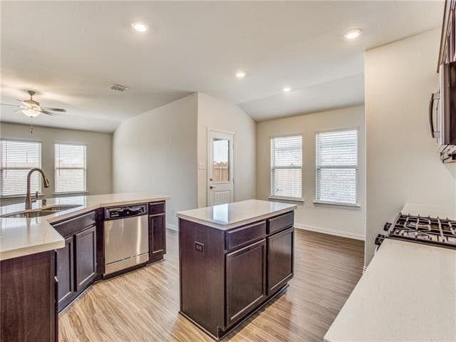 Foto del edificio - 504 Brook View Ct