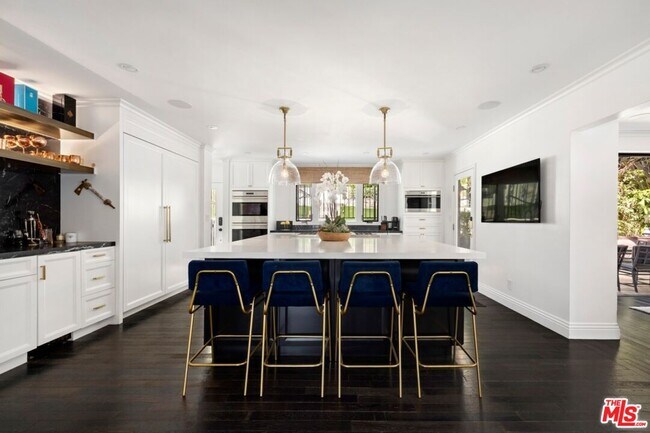Foto del edificio - 1472 Kings Rd