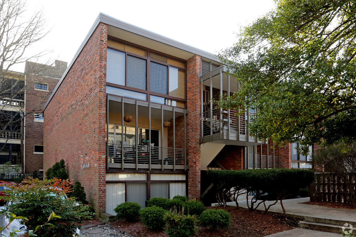 Building Photo - Cherokee Gardens