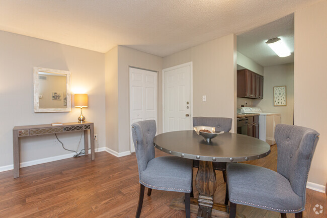 2HAB, 1BA - 1,047 ft² - 100 Inverness Apartment Homes