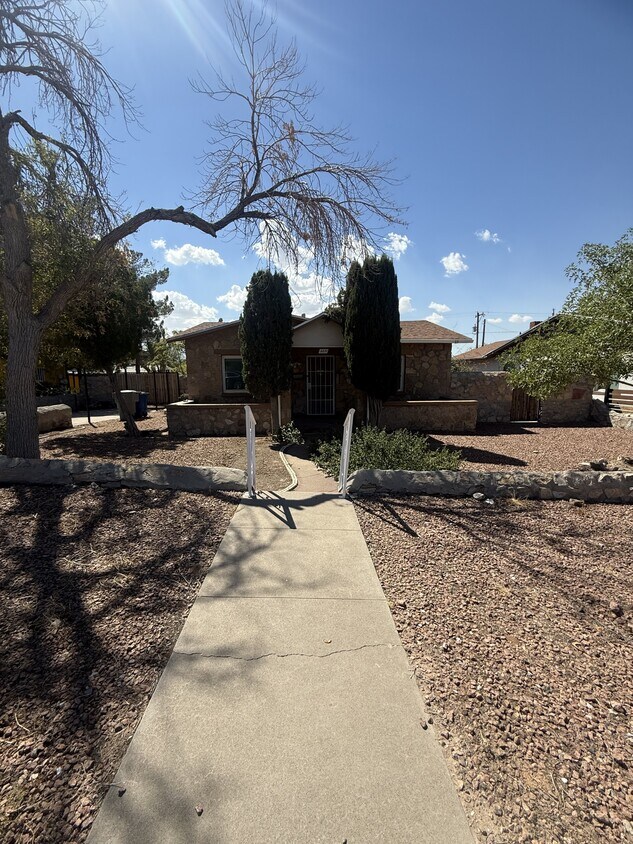 Foto principal - 211 N Campbell St