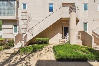 Building Photo - 4040 Avondale Ave