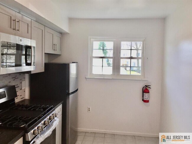 Building Photo - 682 Darlington Dr