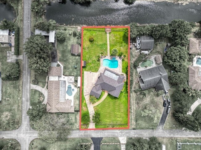 Foto del edificio - 4920 SW 170th Ave