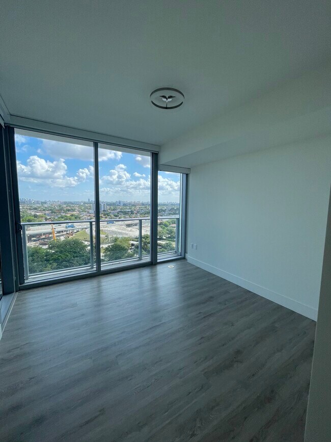 Foto del edificio - 1400 NW N River Dr