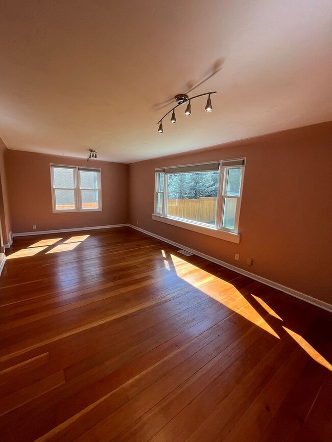 Photo - 934 8th St Apartment