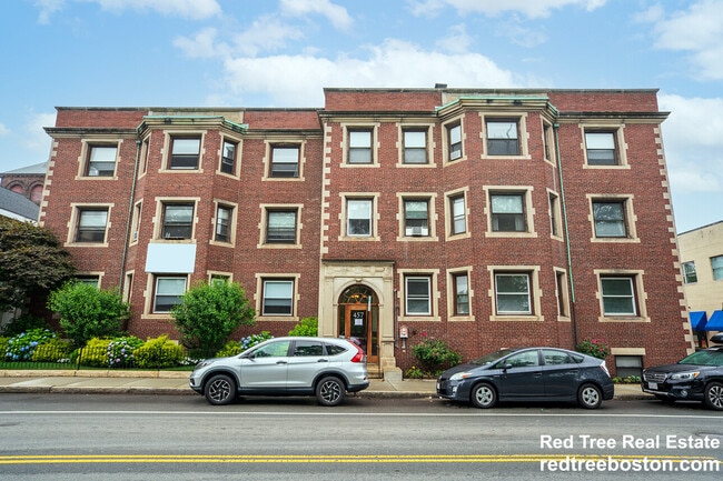 Building Photo - 457 Centre St