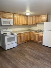 Building Photo - 402 N Chestnut St