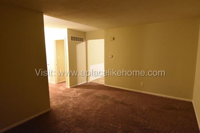 Building Photo - 318 S 73rd Dr Kansas City KS 66111