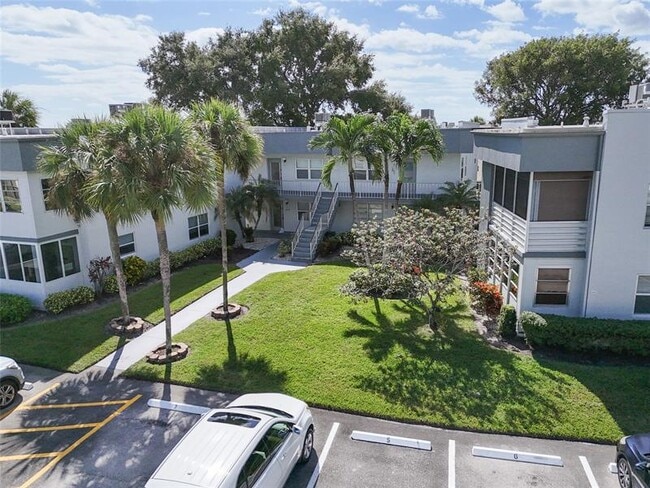 Foto del edificio - 580 Normandy Ln