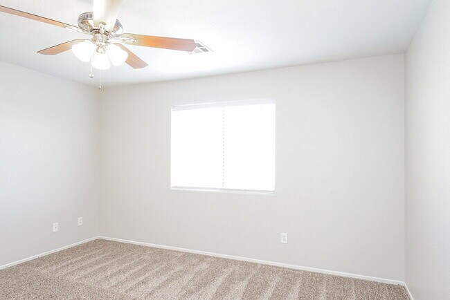 Foto del edificio - 3323 Fico Ave