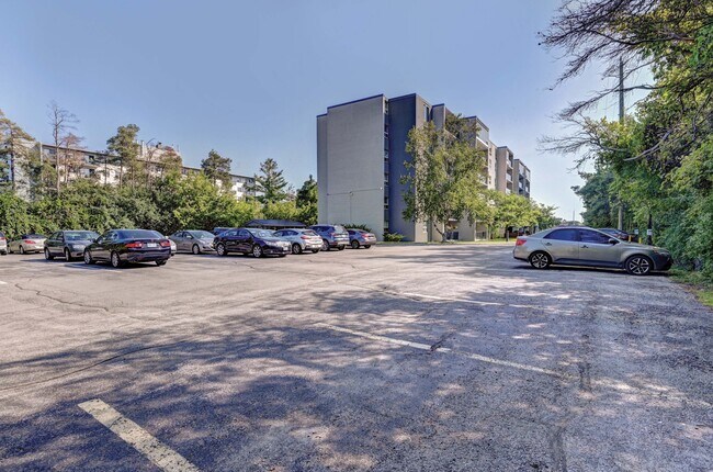 Photo du bâtiment - Somerset Place Apartments - Cambridge