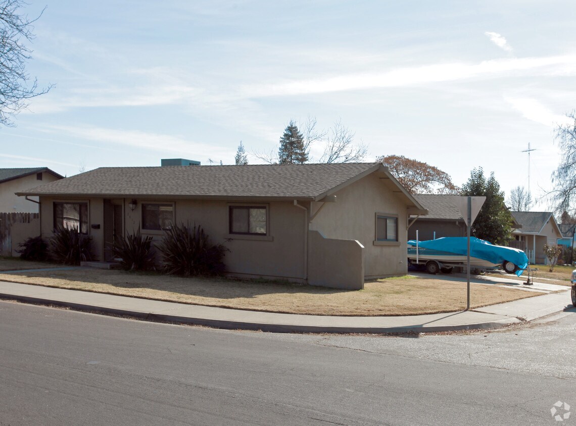 Primary Photo - 2412 Encina Ave