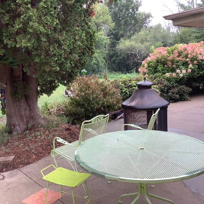 11239 N Parkview Dr, Mequon, WI 53092 House Rental in Mequon, WI