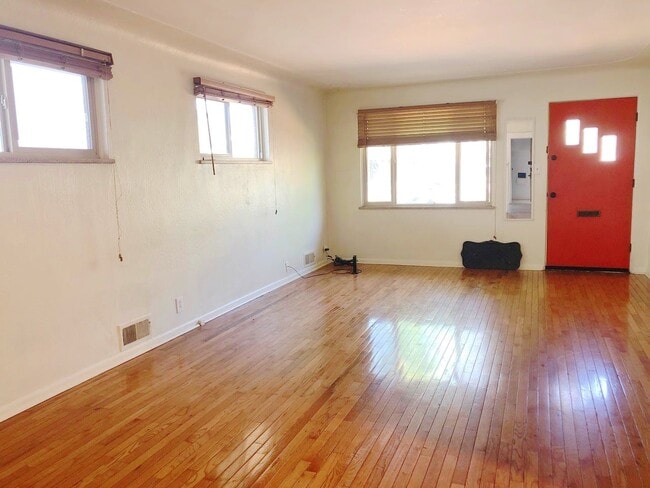 Spacious living area with lots of natural lighting! - 576 S Grant St