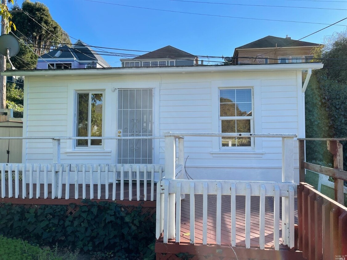 133 Ohio St Unit 1/2, Vallejo, CA 94590 Room for Rent in Vallejo, CA