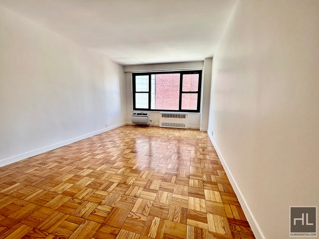 Building Photo - AMAZING ONE BEDROOM APARTMENT!! AMAZING DE...