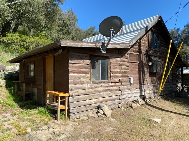 Building Photo - 10445 Tanglewood Ln