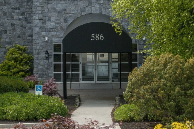 Entrance - Cove View Condominiums