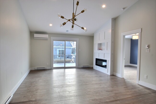 Building Photo - 396 Glengrove Rd