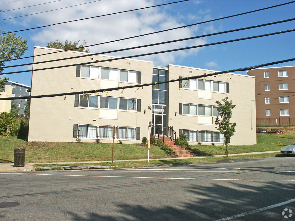 Building Photo - Barnaby House