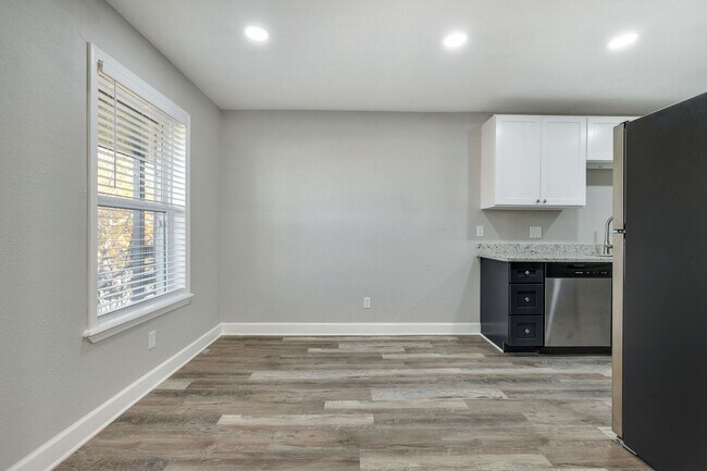 Building Photo - 1005 Summer Ct Cir
