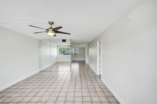 Building Photo - 2175 NE 56th St