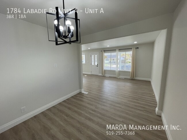 Building Photo - RENOVATED 3 BED/1 BATH MAIN FLOOR UNIT EAST WINDSOR + 60% OF UTILITIES