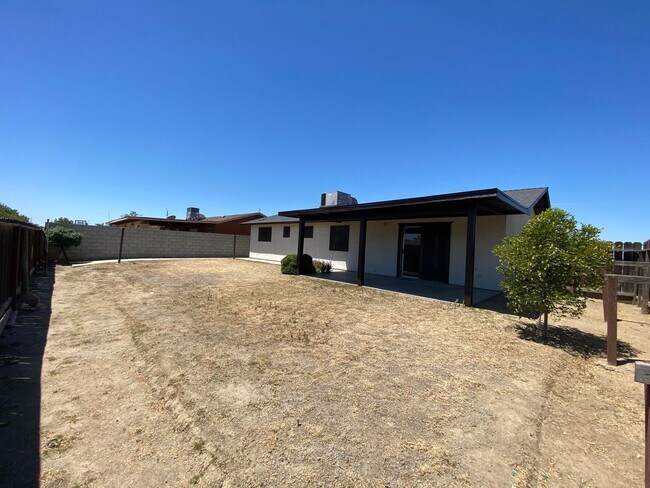 Building Photo - Available Soon! Fully Rehab!