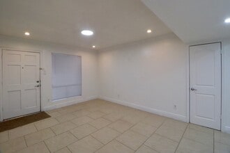 Building Photo - 5929 Queensloch Dr
