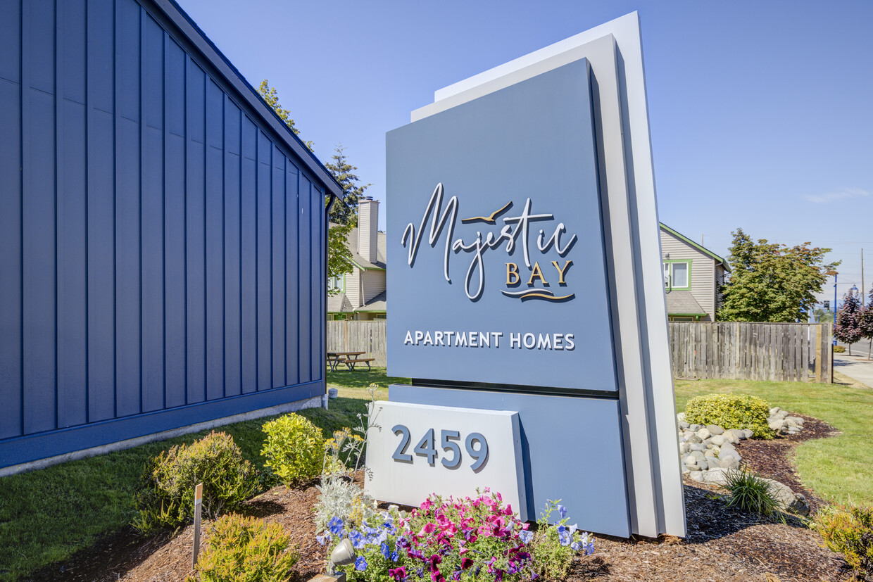 Majestic Bay - Apartments in Des Moines, WA | Apartments.com