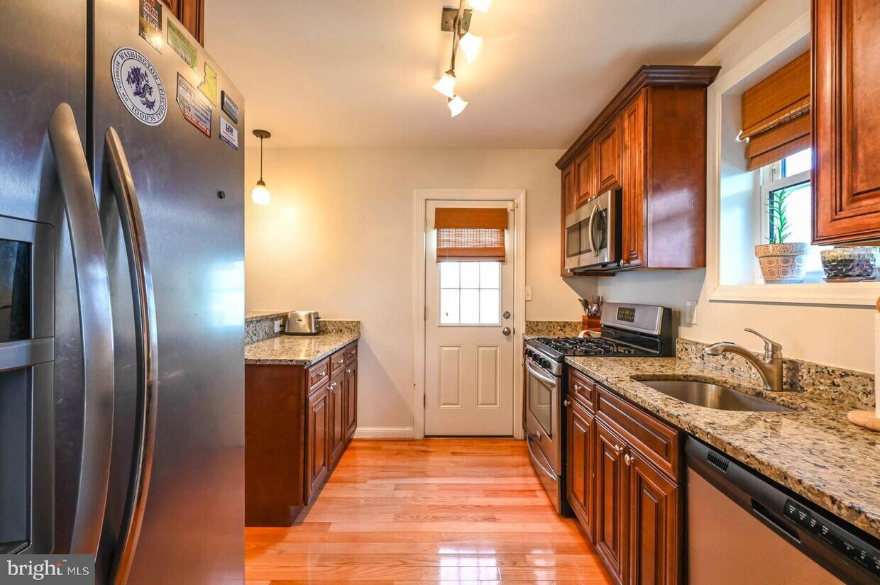 Primary Photo - 1230 Aspen St NW