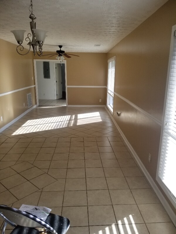 Foto del edificio - 235 Sunnylane Dr