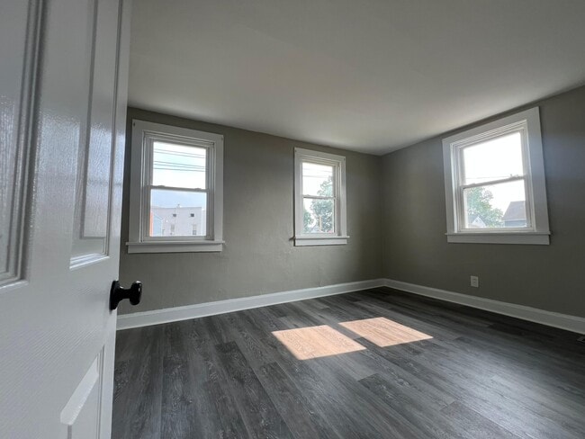 Room 1 - 25 Girard Ave