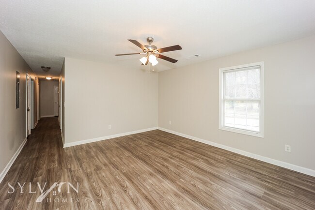 Building Photo - Nice 4BR 2BA Home