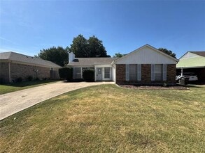 Building Photo - 3808 Staghorn Cir S