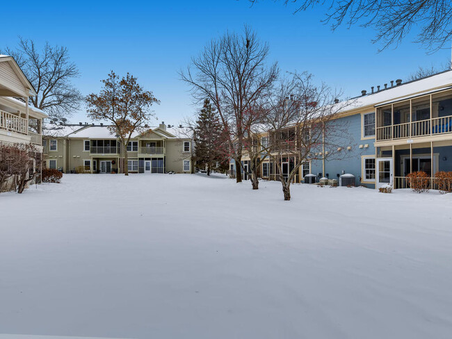 Great location! Short walk to Dred Scott Park and Scoops with an easy commute to the Cities. - 7301 W 109th St
