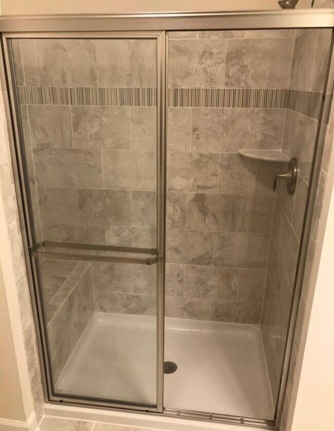 Master Bath stand-in shower - 13740 Endeavour Dr