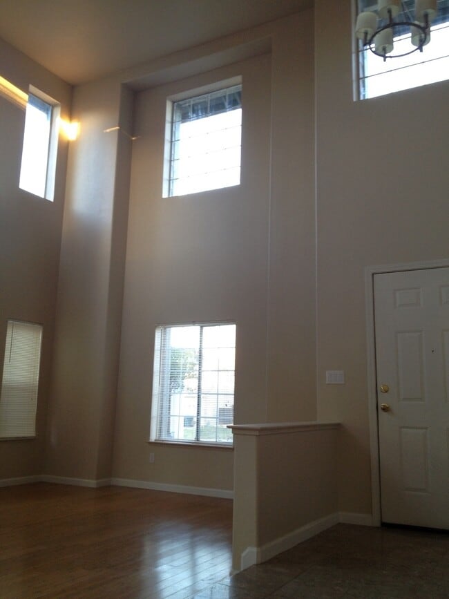 Foto del edificio - 5124 Paddock Ct