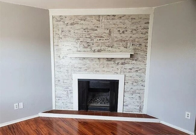 Building Photo - 2 bedroom 1.5 bathroom apartment in Norman...