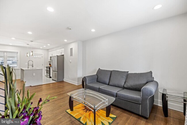 Building Photo - 1411 Downing St NE