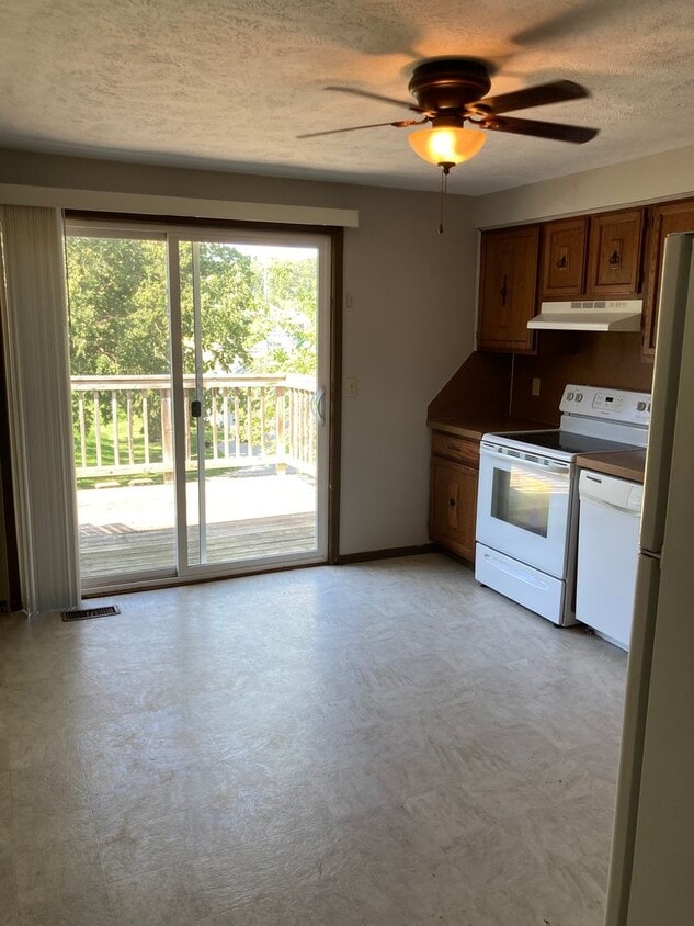 Primary Photo - Chicago Avenue Duplex