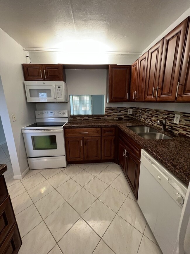 Building Photo - 2800 Fiore Way