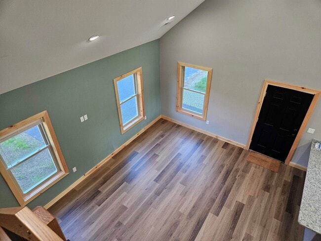 Foto del edificio - 19 Steele Dr