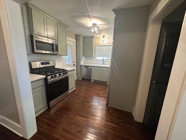 Building Photo - Beautiful 1 Bedroom in Highland