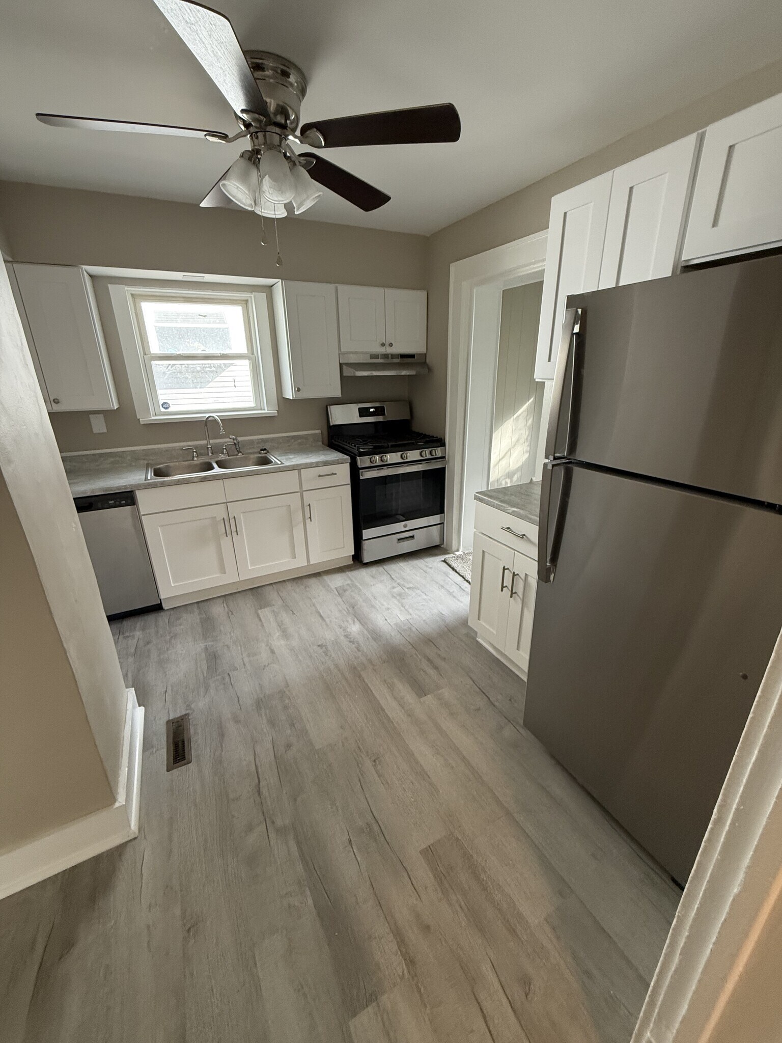 1452 Honodle Ave Akron, OH 44305 – photo 4